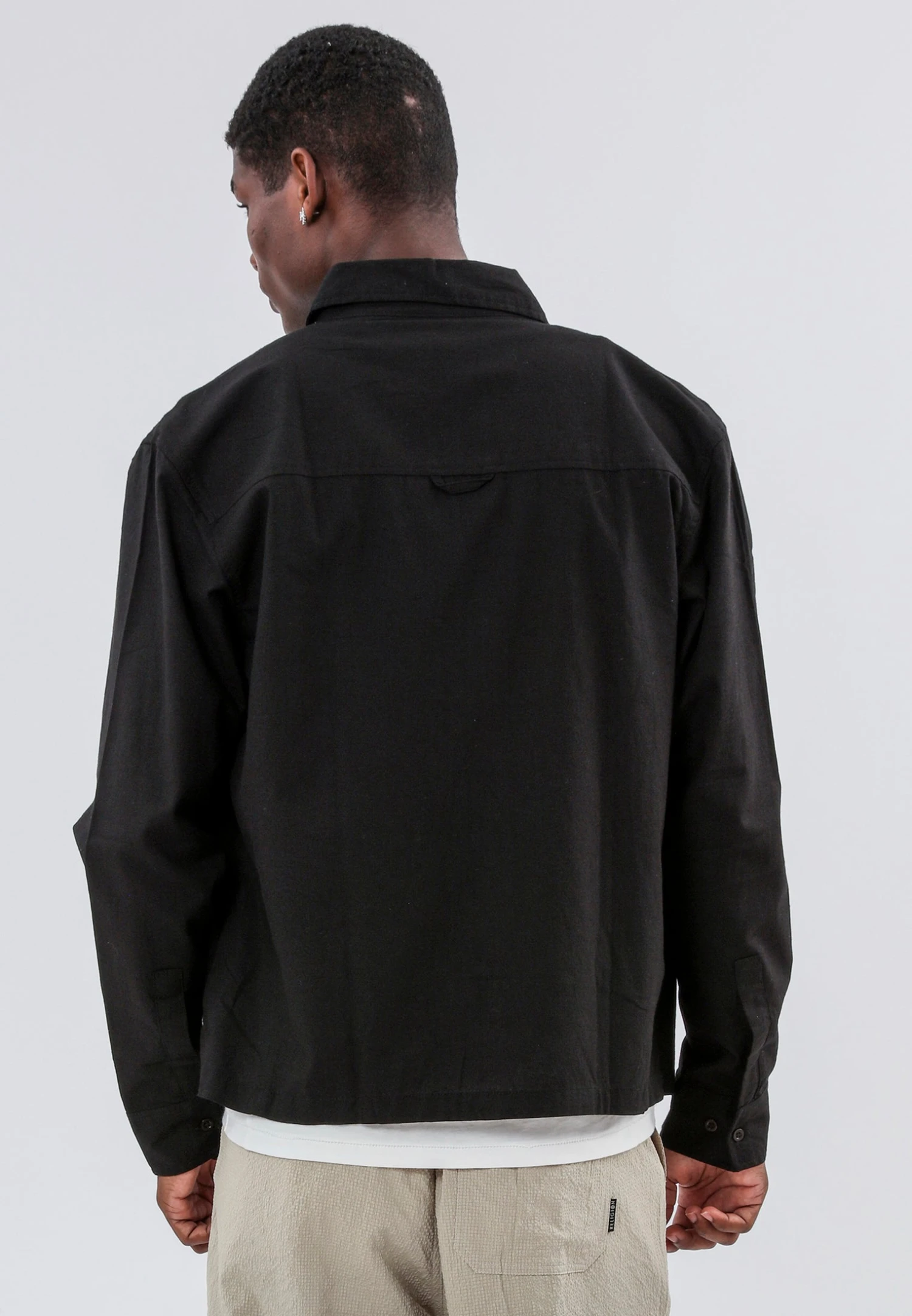 TWO POCKET RELAXED LINEN BLEND SHIRT BLACK 2 TWO POCKET RELAXED LINEN BLEND SHIRT BLACK - Image 2