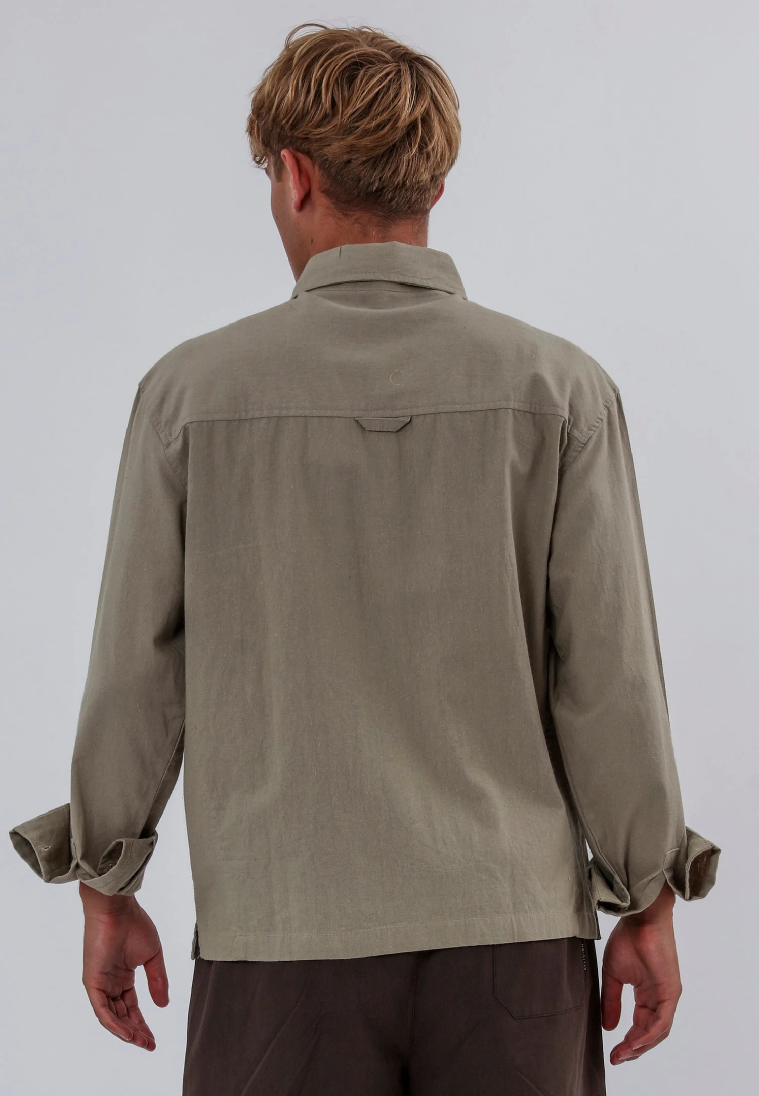 TWO POCKET RELAXED LINEN BLEND SHIRT LIGHT KHAKI 2 TWO POCKET RELAXED LINEN BLEND SHIRT LIGHT KHAKI - Image 2