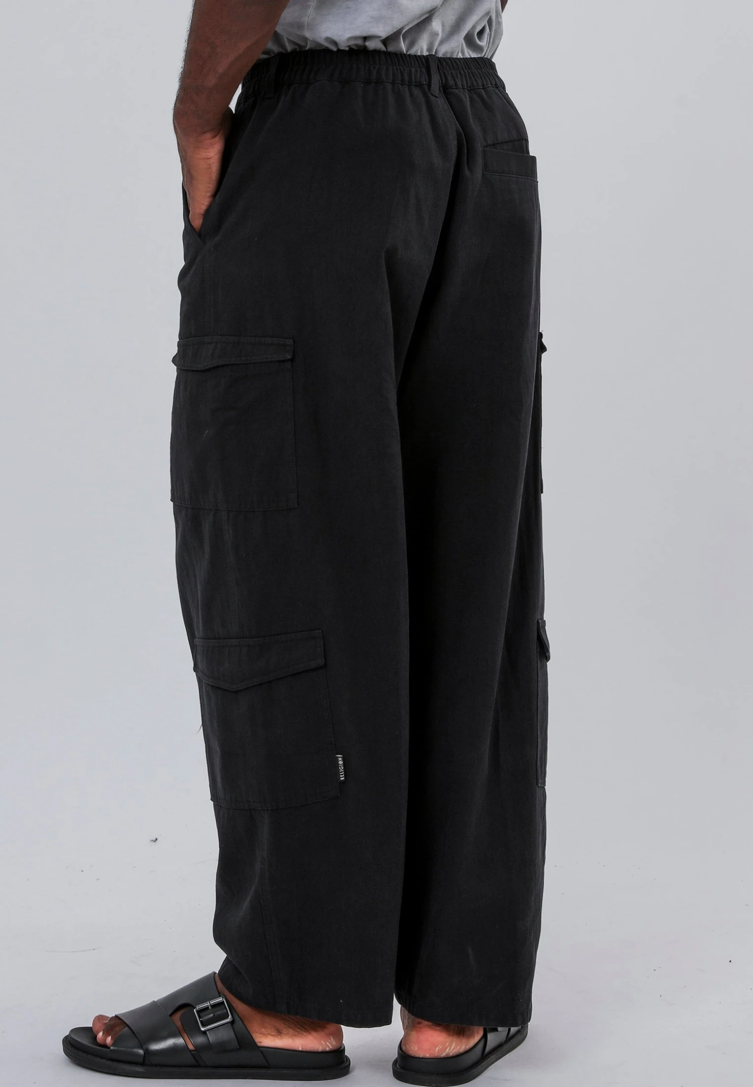 MULTI POCKET CARGO BLACK 2 MULTI POCKET CARGO BLACK - Image 2