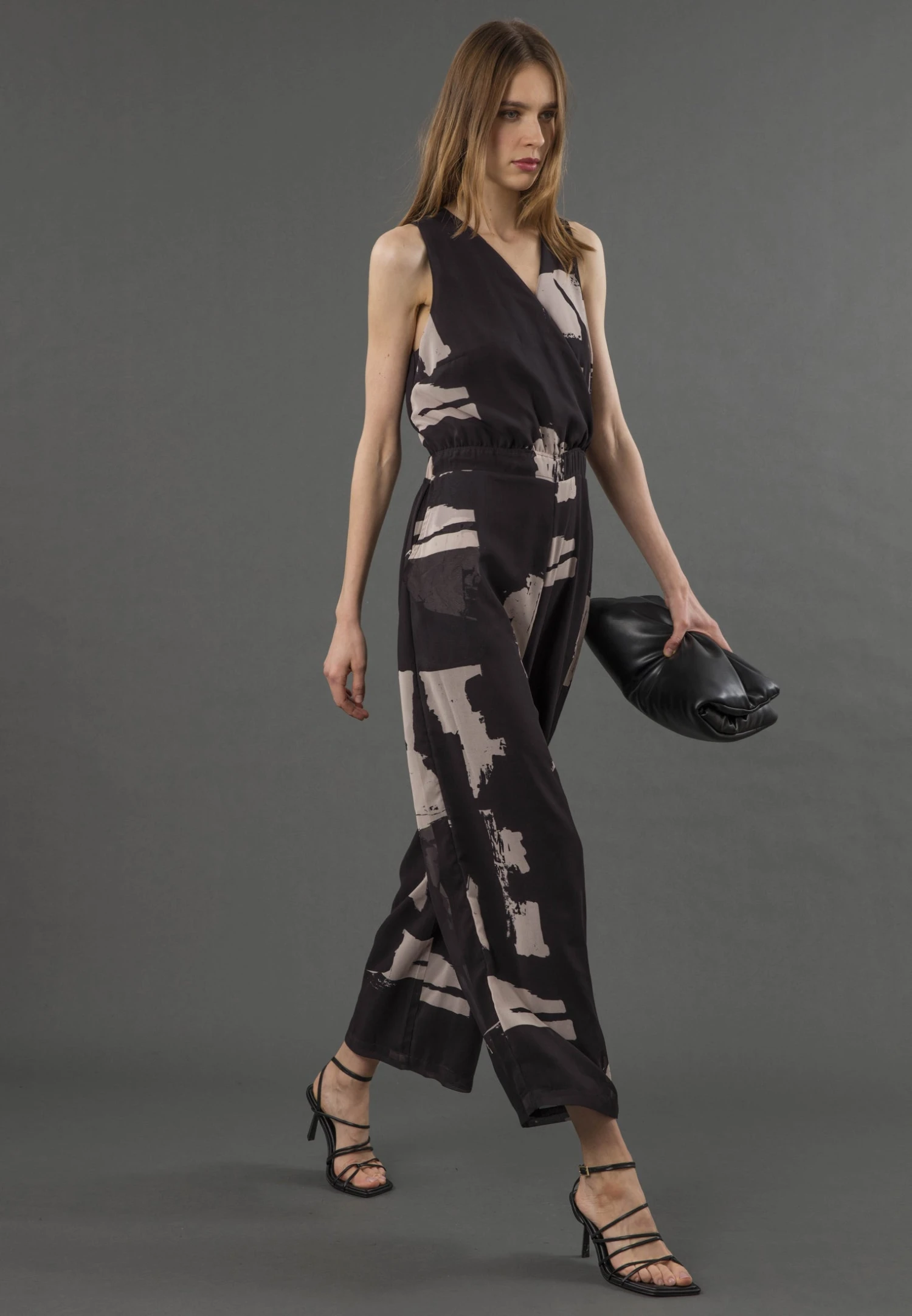 TAYLOR JUMPSUIT FACADE 2 TAYLOR JUMPSUIT FACADE - Image 2