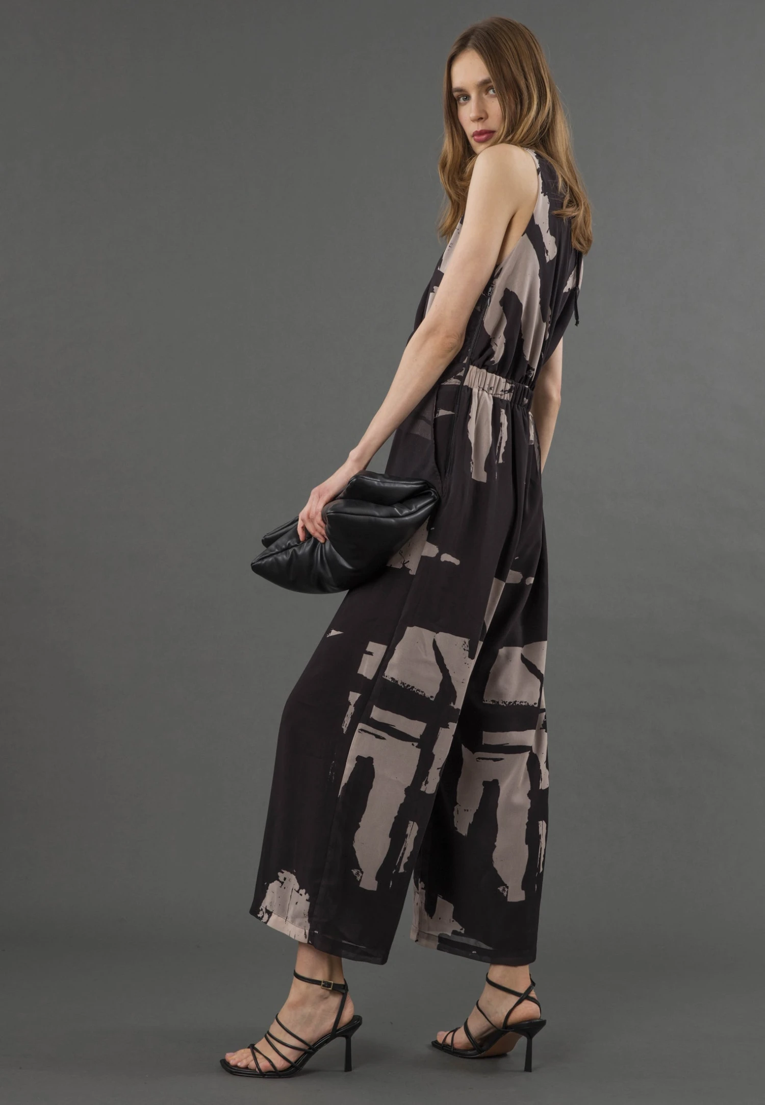 TAYLOR JUMPSUIT FACADE 5 TAYLOR JUMPSUIT FACADE - Image 5