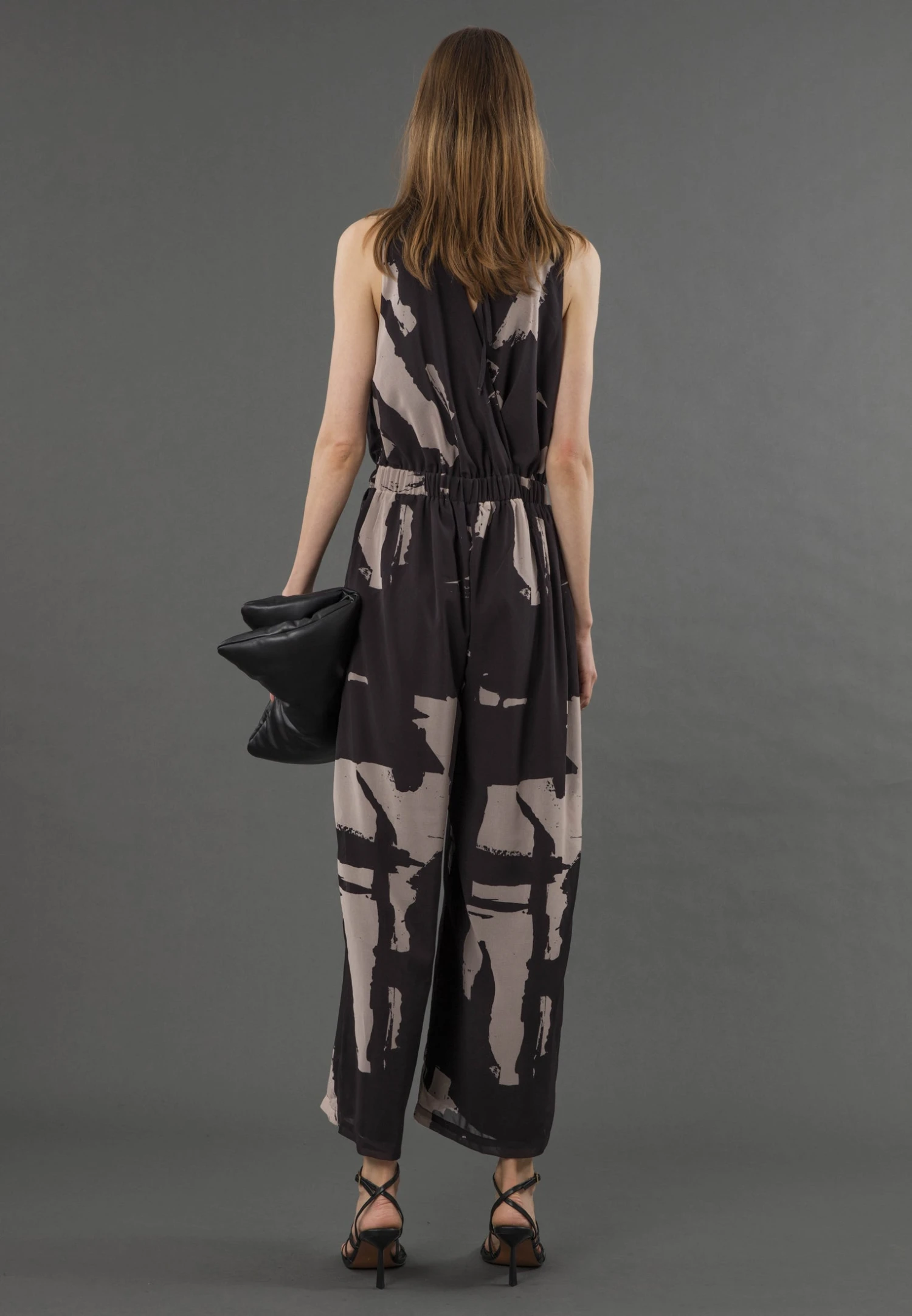 TAYLOR JUMPSUIT FACADE 3 TAYLOR JUMPSUIT FACADE - Image 3