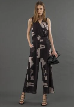 TAYLOR JUMPSUIT FACADE