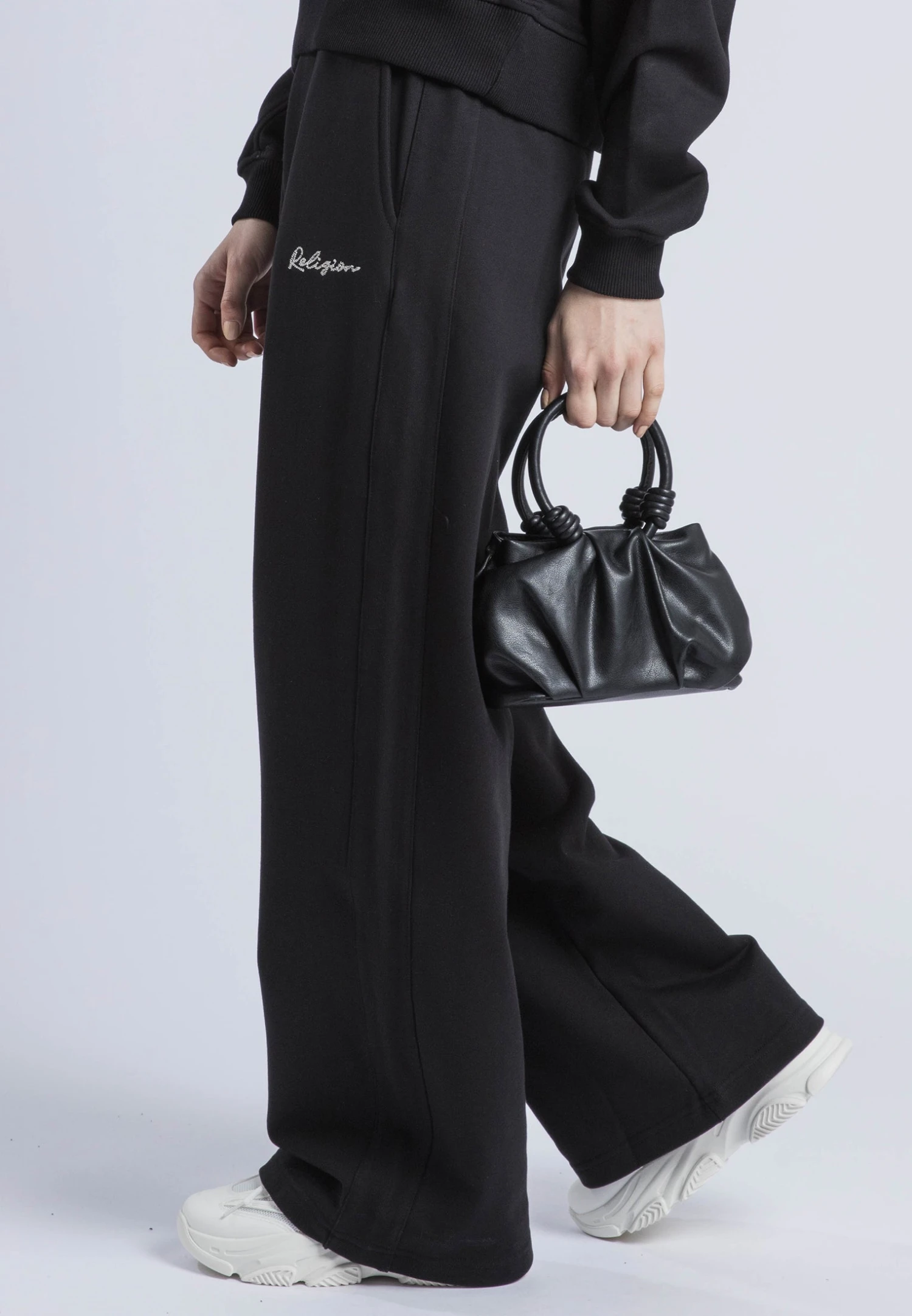 EMBROIDERY RELAXED SWEATPANTS BLACK 5 EMBROIDERY RELAXED SWEATPANTS BLACK - Image 5