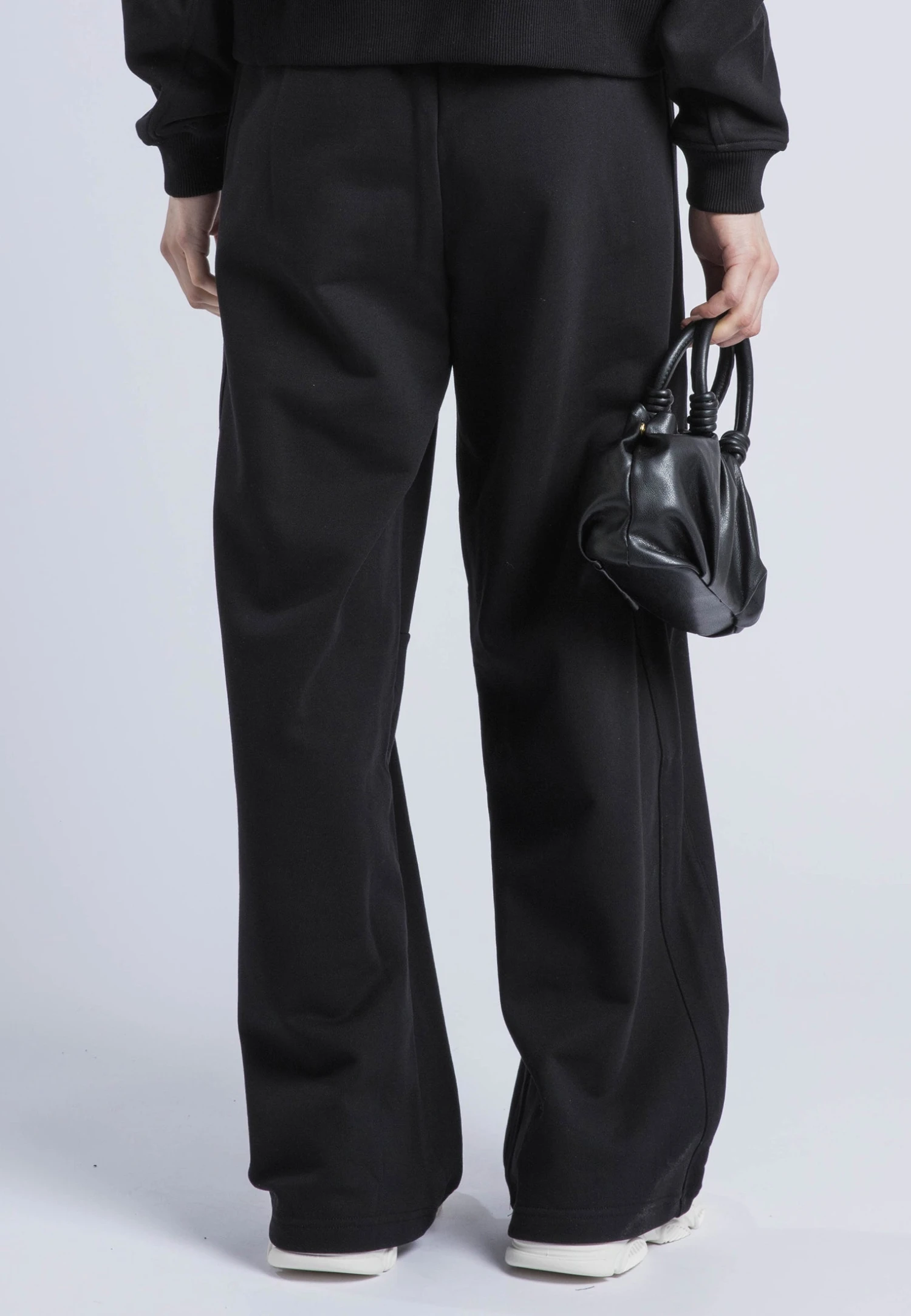 EMBROIDERY RELAXED SWEATPANTS BLACK 4 EMBROIDERY RELAXED SWEATPANTS BLACK - Image 4