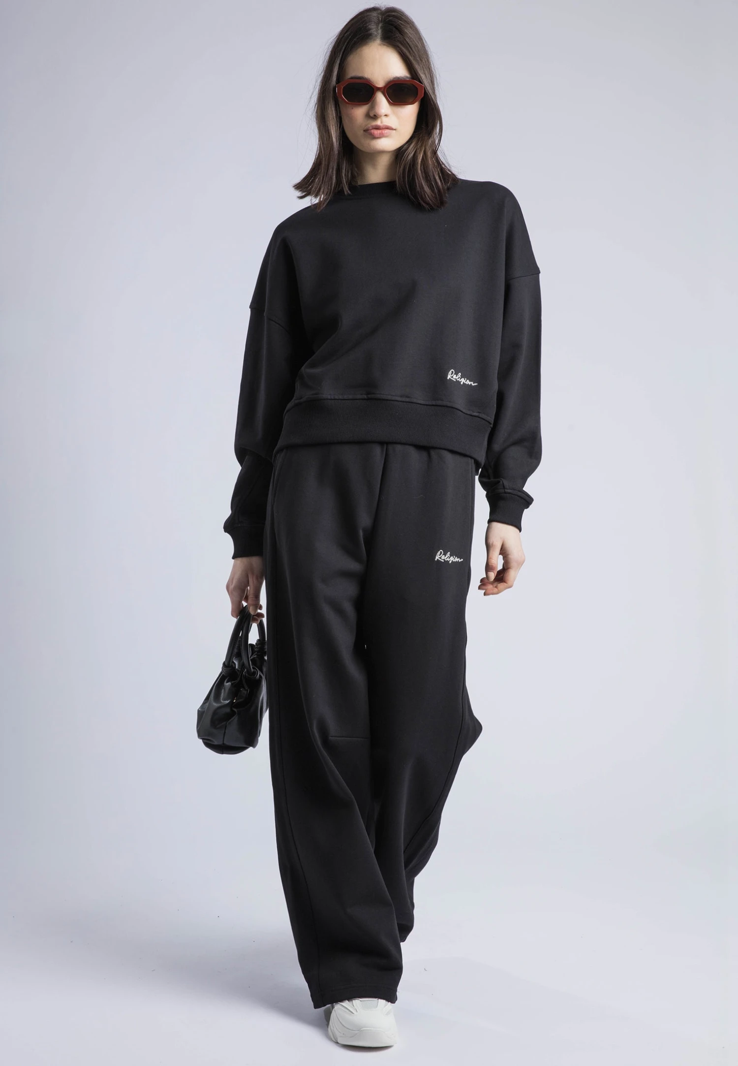 EMBROIDERY RELAXED SWEATPANTS BLACK 2 EMBROIDERY RELAXED SWEATPANTS BLACK - Image 2