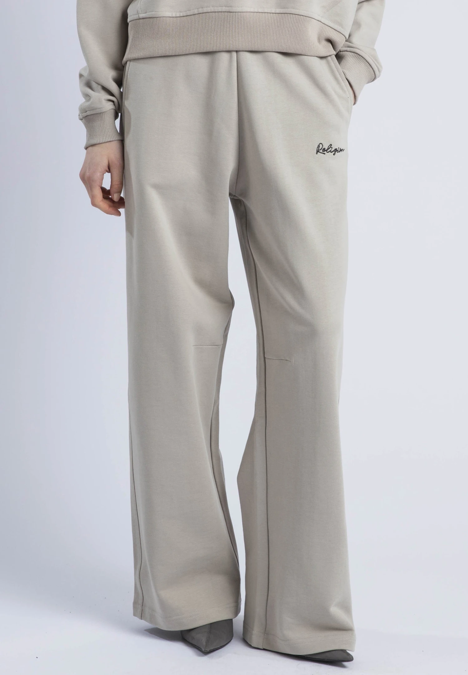 EMBROIDERY RELAXED SWEATPANTS STONE 1 EMBROIDERY RELAXED SWEATPANTS STONE