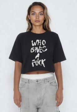 WHO GIVES A FUCK CROP TOP BLACK