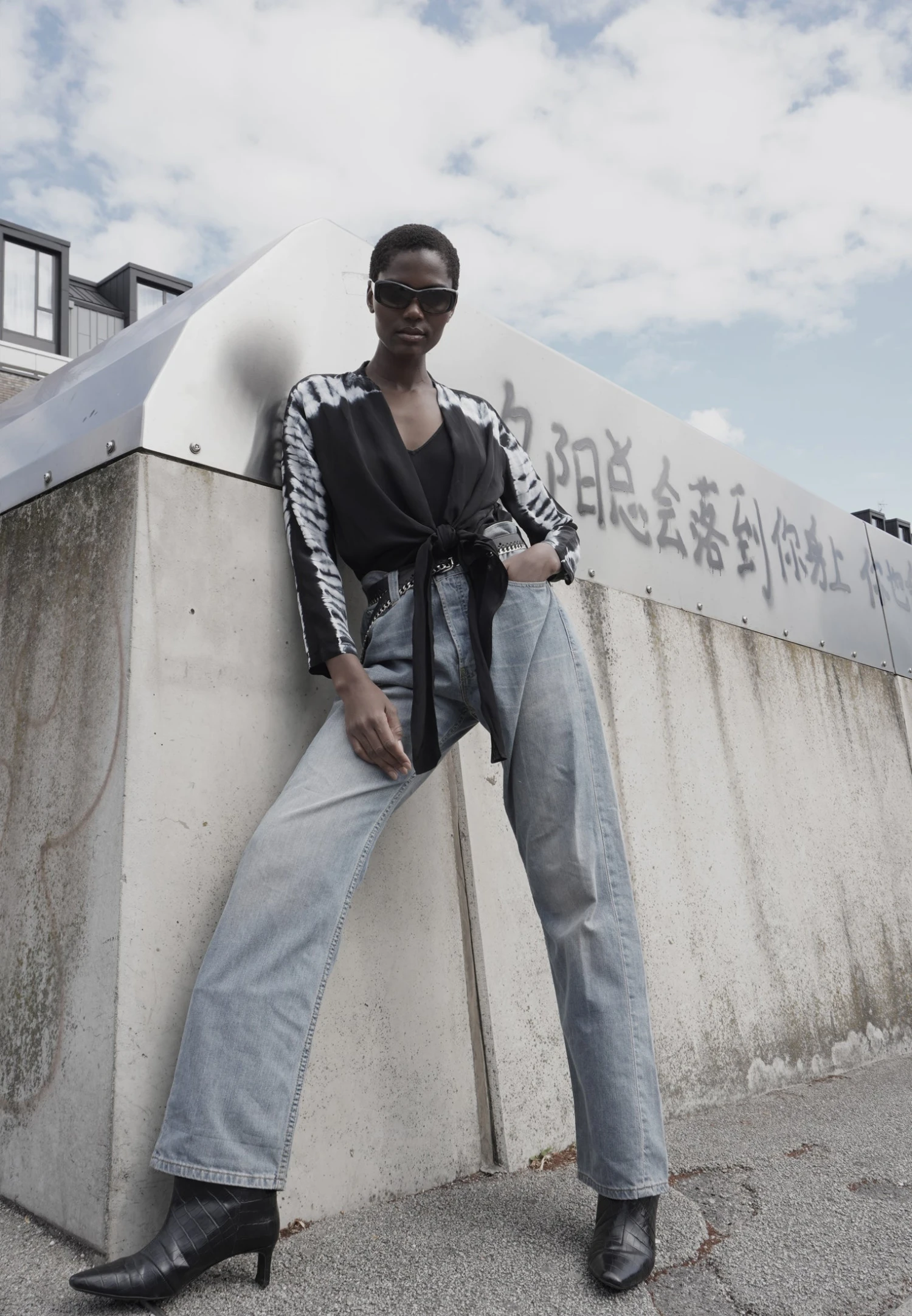 HIDDEN TOP BLACK & WHITE 2 HIDDEN TOP BLACK & WHITE - Image 2