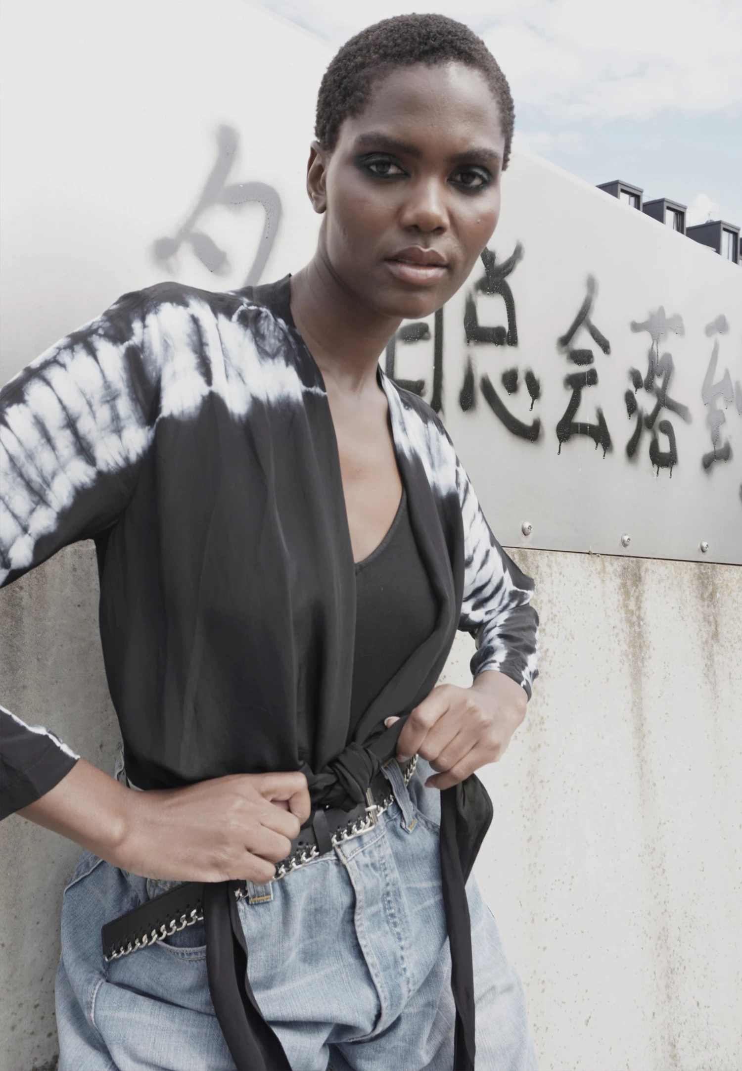 HIDDEN TOP BLACK & WHITE 1 HIDDEN TOP BLACK & WHITE