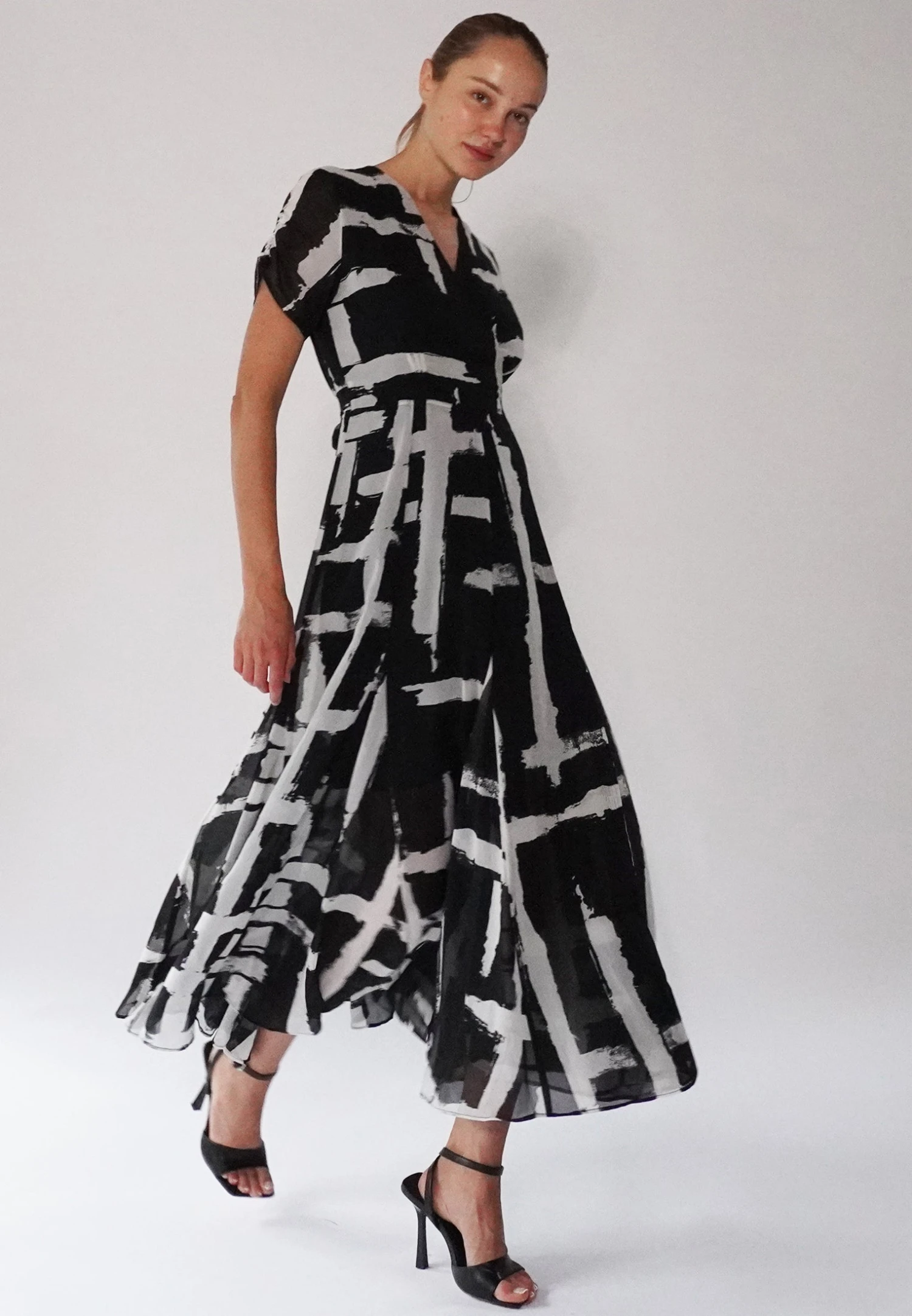 SOLSTICE MAXI DRESS SELVAGE BLACK 4 SOLSTICE MAXI DRESS SELVAGE BLACK - Image 4